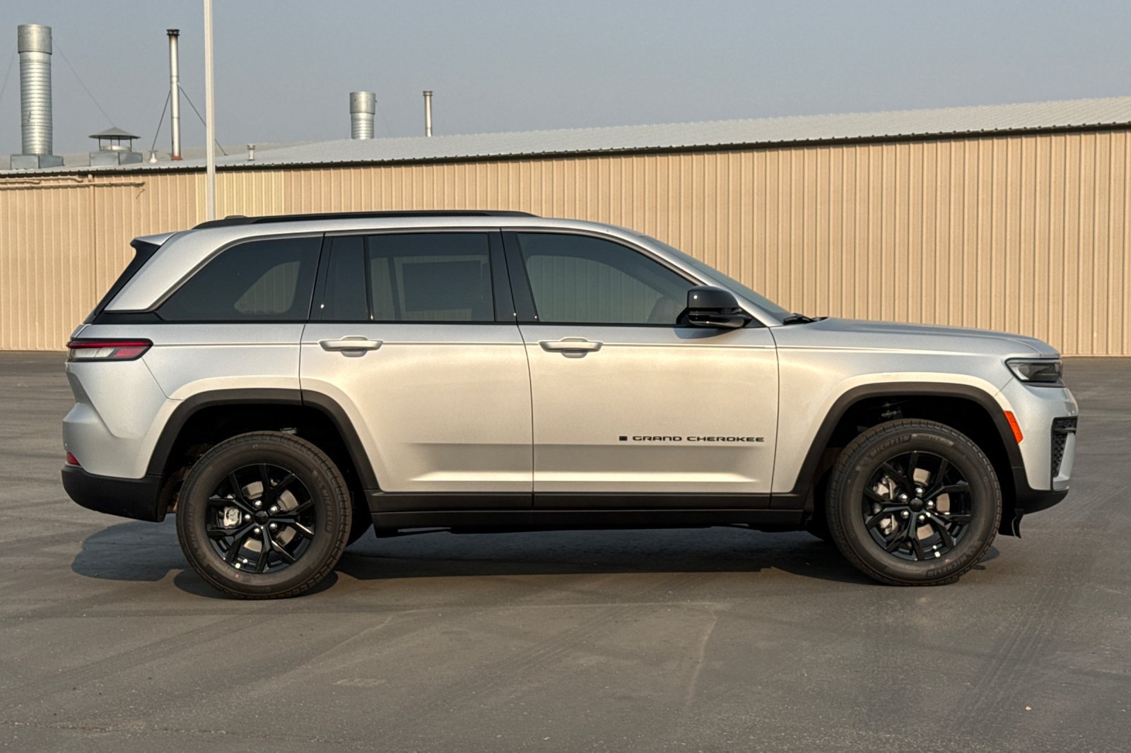 New 2026 Jeep Grand Cherokee Altitude AWD/4WD image 10