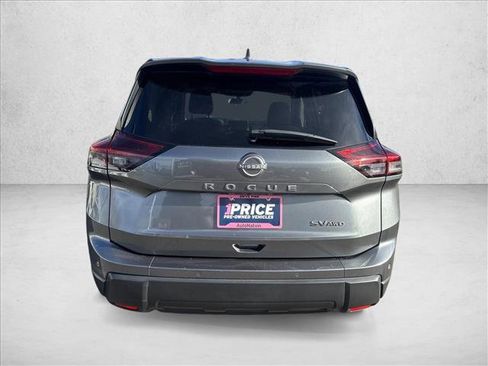 Used 2024 Nissan Rogue SV image 4