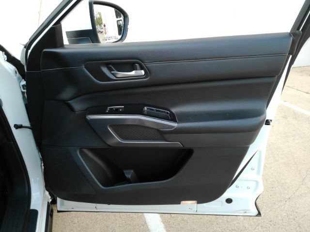 Used 2022 Nissan Pathfinder SL w/ SL Black Package FWD image 21
