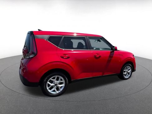 Used 2025 Kia Soul LX w/ LX Technology Package FWD image 15