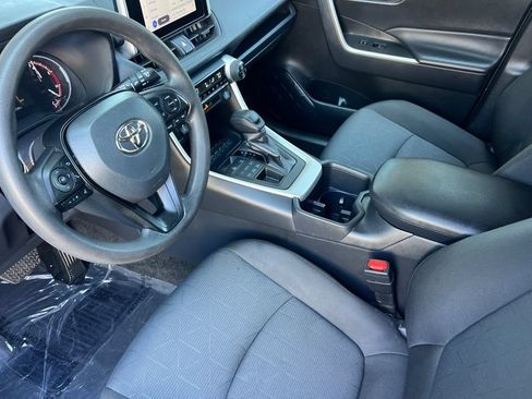 Used 2025 Toyota RAV4 XLE AWD/4WD image 9