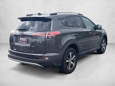 Used 2017 Toyota RAV4 XLE FWD image 5