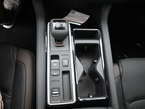 New 2025 Nissan Pathfinder Platinum image 18