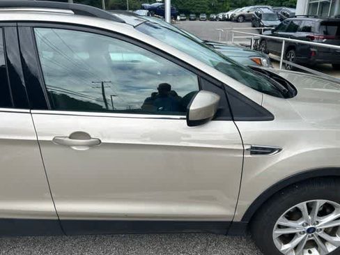 Used 2018 Ford Escape SE AWD/4WD image 4
