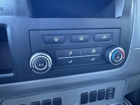 Used 2018 Nissan NV 3500 S image 26