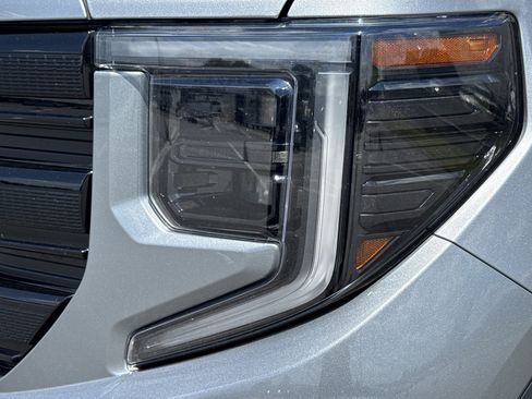 Used 2024 GMC Sierra 1500 Elevation AWD/4WD image 6