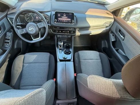 Used 2023 Nissan Rogue SV image 23