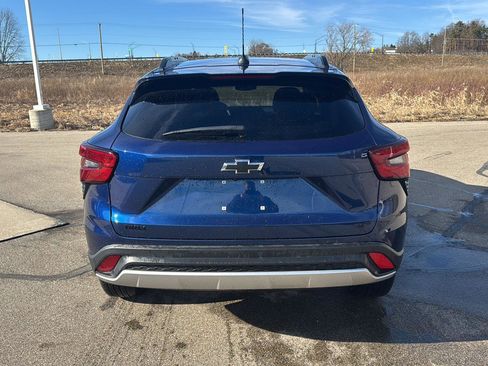 Used 2024 Chevrolet Trax LT w/ LT Convenience Package image 4