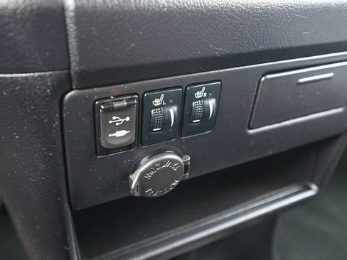 Used 2017 Toyota Sienna SE FWD image 35