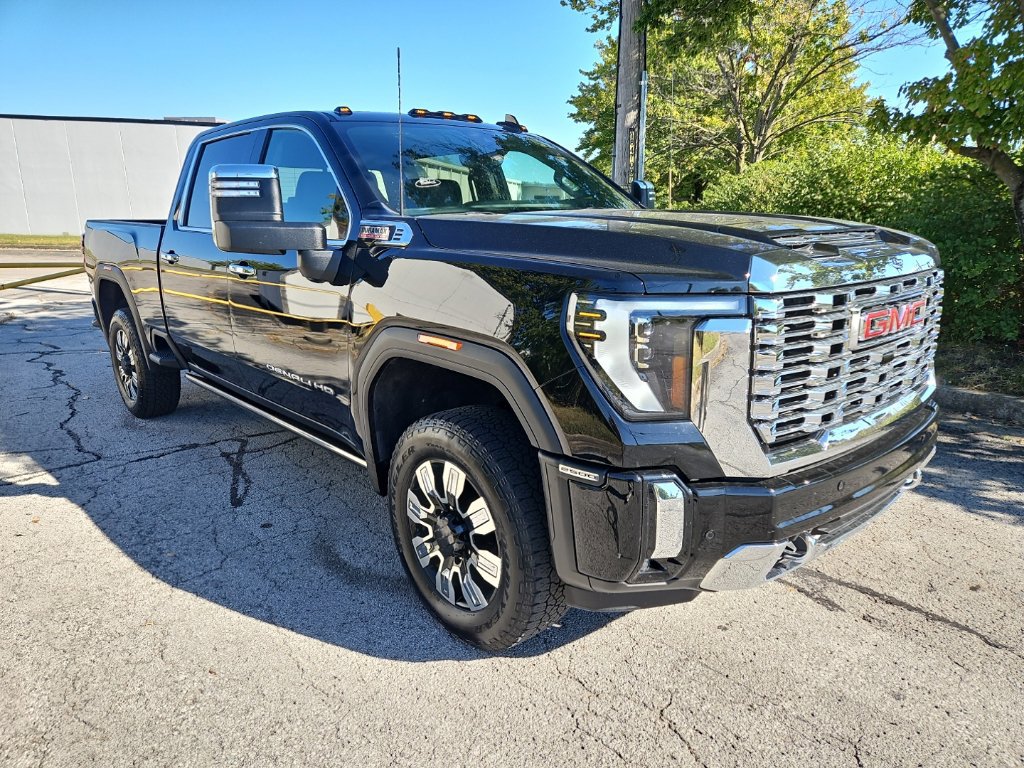 Used 2024 GMC Sierra 2500 Denali w/ Denali Reserve Package AWD/4WD image 2