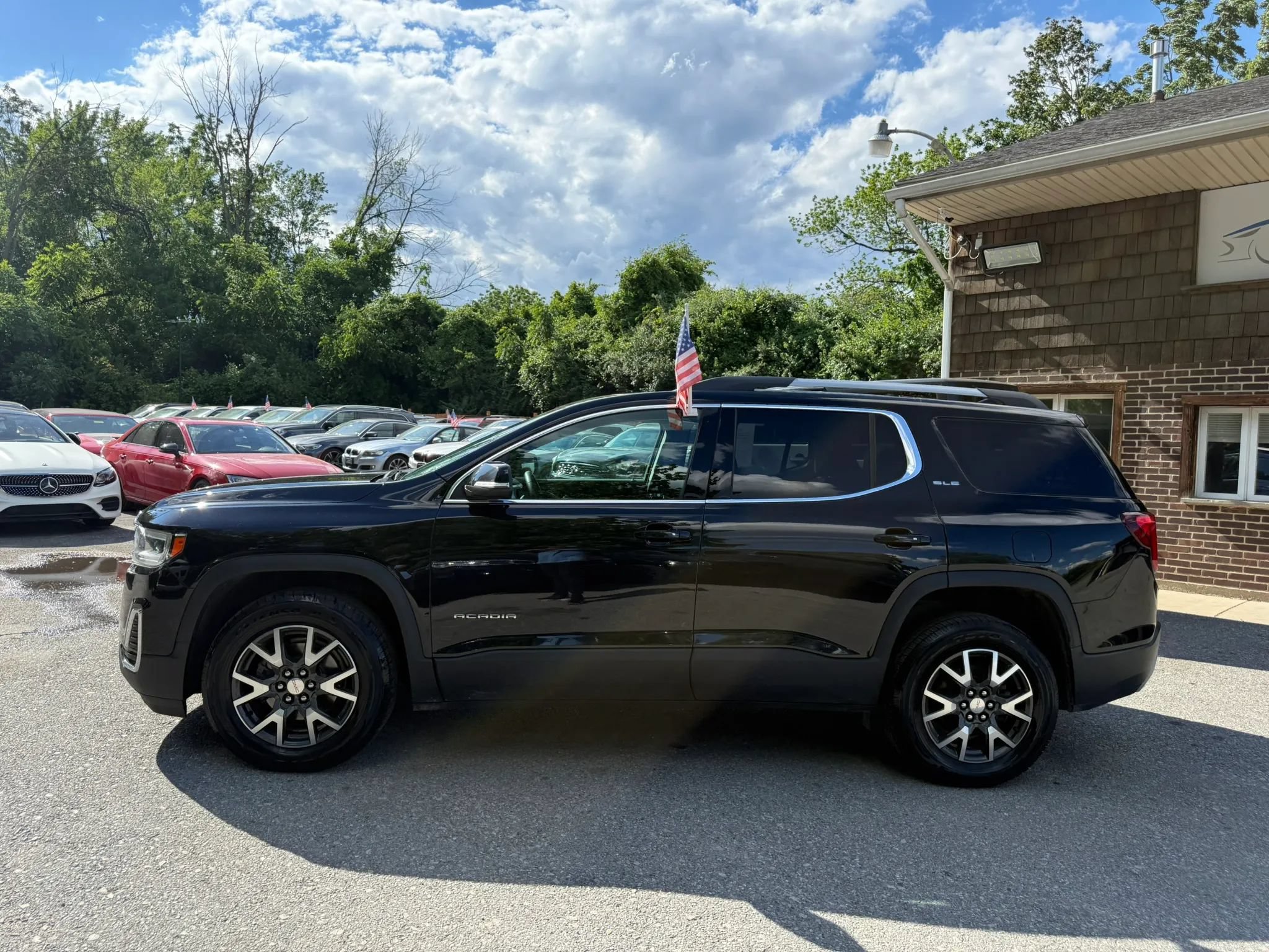 Used 2021 GMC Acadia SLE w/ Driver Convenience Package AWD/4WD image 4