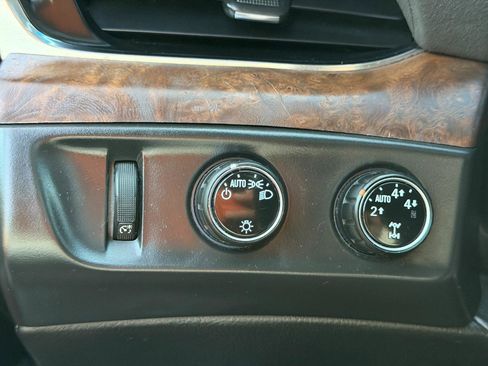 Used 2016 Cadillac Escalade ESV Luxury AWD/4WD image 27
