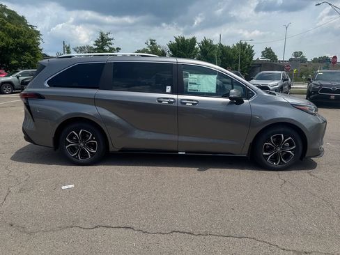 New 2026 Toyota Sienna Platinum AWD/4WD image 8
