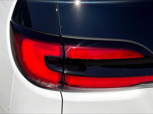 New 2026 Chrysler Pacifica Pinnacle image 14