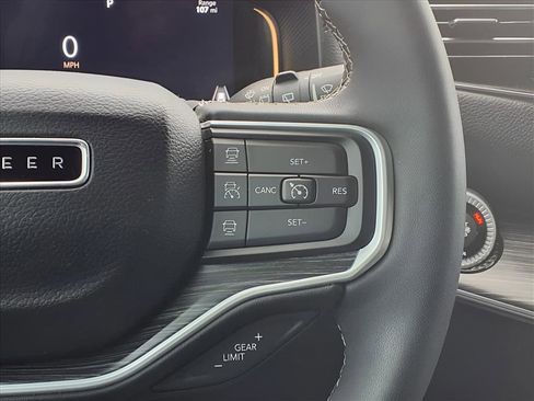 Used 2023 Jeep Wagoneer Series III w/ Premium Group I image 25