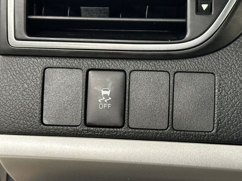 Used 2017 Toyota Camry SE image 37