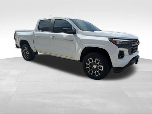 Used 2023 Chevrolet Colorado LT w/ LT Convenience Package III AWD/4WD image 8