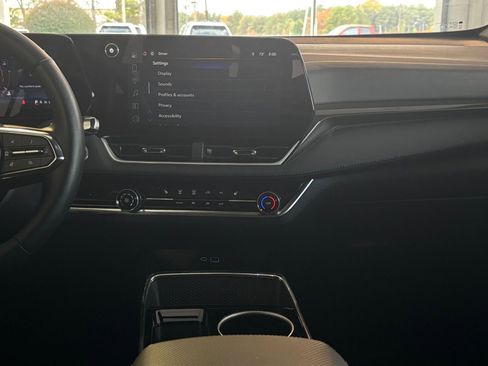 Used 2025 Chevrolet Equinox LT image 18