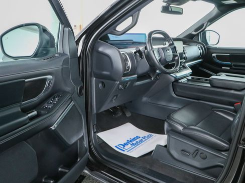 Used 2025 Ford Expedition Platinum w/ Stealth Appearance Package AWD/4WD image 3