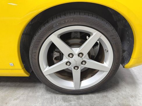 Used 2007 Chevrolet Corvette Coupe w/ Preferred Equipment Group RWD image 36