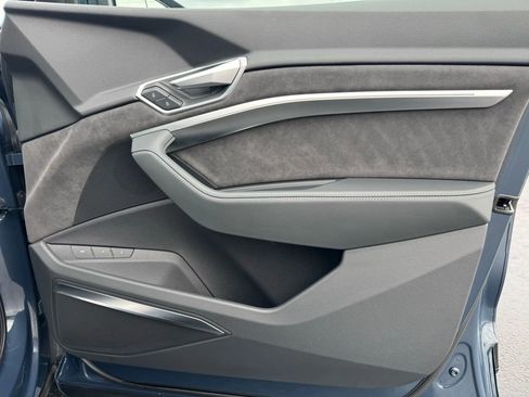 Used 2021 Audi e-tron Prestige w/ Prestige Package image 46