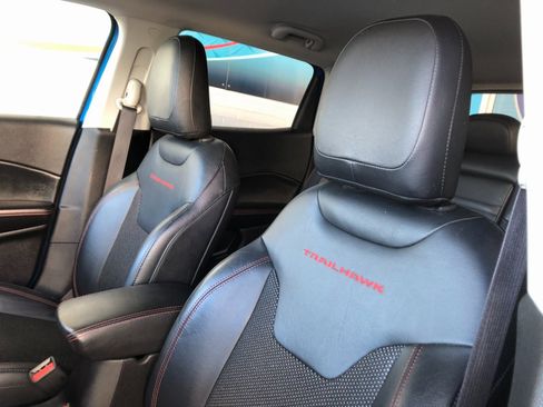 Used 2018 Jeep Compass Trailhawk w/ Navigation Group image 18