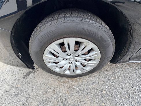 Used 2012 Toyota Camry LE FWD image 32