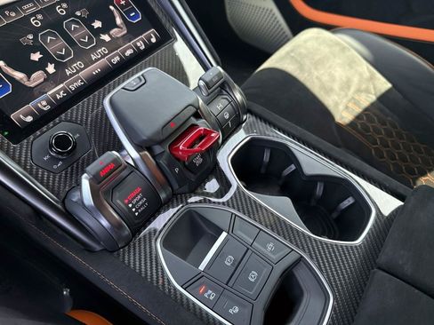 Used 2023 Lamborghini Urus Performante AWD/4WD image 29