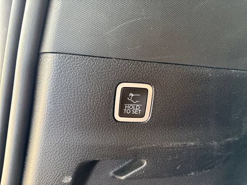 Used 2023 Jeep Wagoneer L Series II AWD/4WD image 23
