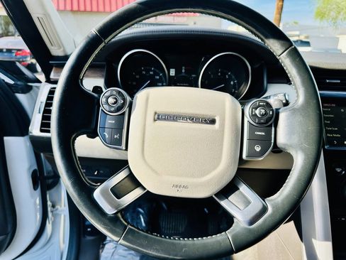 Used 2017 Land Rover Discovery HSE Luxury AWD/4WD image 14