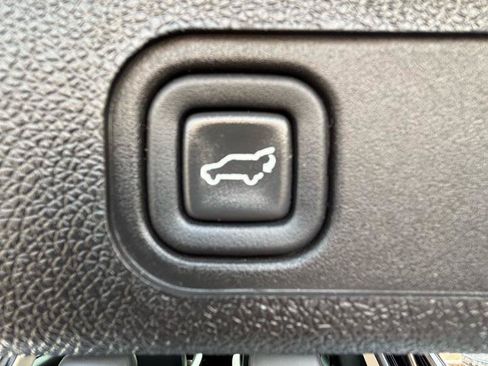 Used 2013 GMC Yukon Denali AWD/4WD image 30