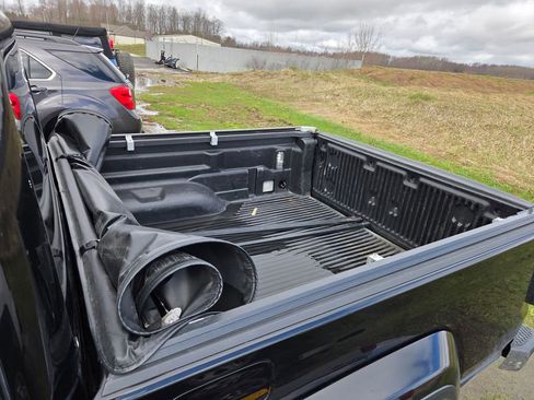 Used 2020 Jeep Gladiator Overland AWD/4WD image 6