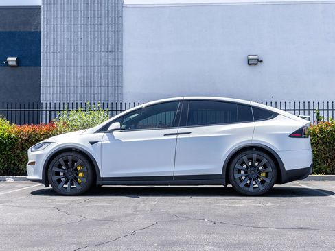 Used 2022 Tesla Model X AWD/4WD image 4
