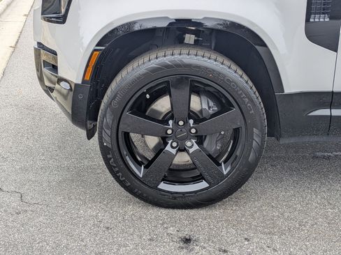 New 2026 Land Rover Defender 110 X-Dynamic SE image 35