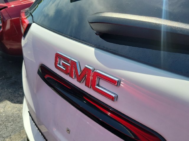 Used 2020 GMC Terrain SLE w/ Elevation Edition FWD image 5