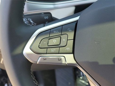 New 2025 Volkswagen Taos SE image 23