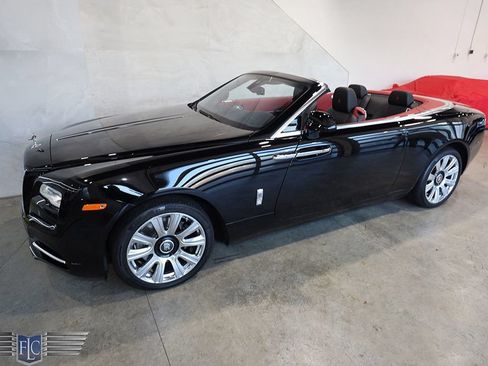 Used 2017 Rolls-Royce Dawn RWD image 50