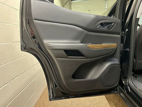 Used 2023 GMC Acadia SLE w/ Driver Convenience Package FWD image 14