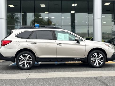 Used 2018 Subaru Outback 2.5i Limited image 3