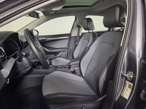 Used 2025 Volkswagen Jetta SE w/ Sunroof Package FWD image 9