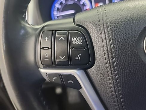 Used 2019 Toyota Highlander XLE image 28
