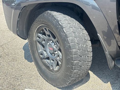 Used 2022 Toyota 4Runner SR5 Premium w/ Moonroof Package RWD image 12