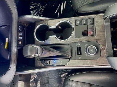 Used 2023 Toyota Highlander Platinum image 25