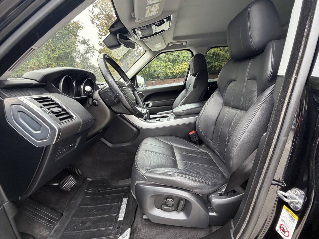 Used 2017 Land Rover Range Rover Sport SE AWD/4WD image 4