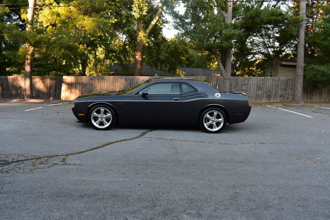 Used 2013 Dodge Challenger R/T RWD image 3