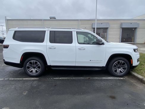 Used 2022 Nissan Maxima SR w/ Sport Mat Group image 9