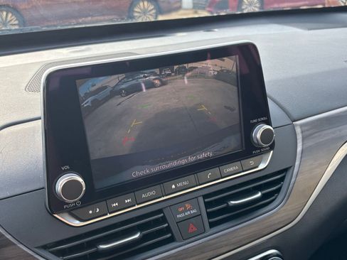 Used 2025 Nissan Altima 2.5 SV FWD image 23