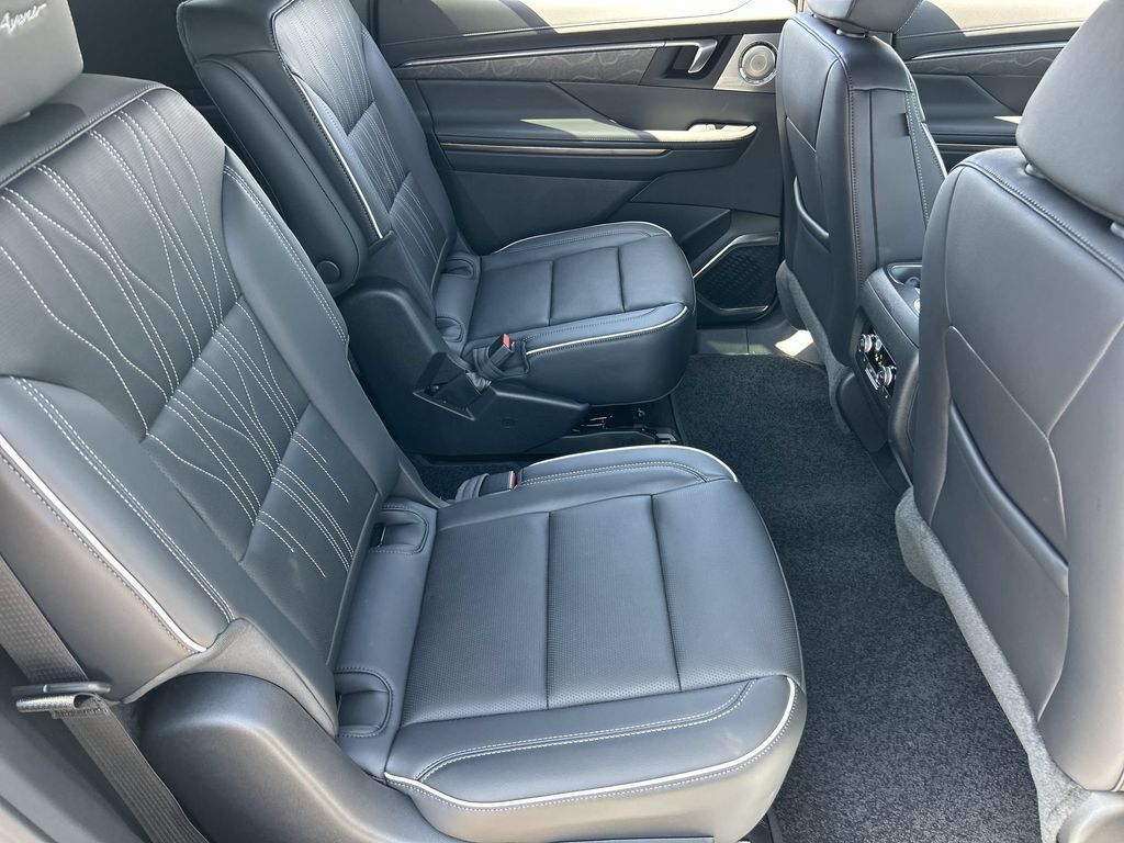 Used 2026 Buick Enclave Avenir w/ Super Cruise Package FWD image 28