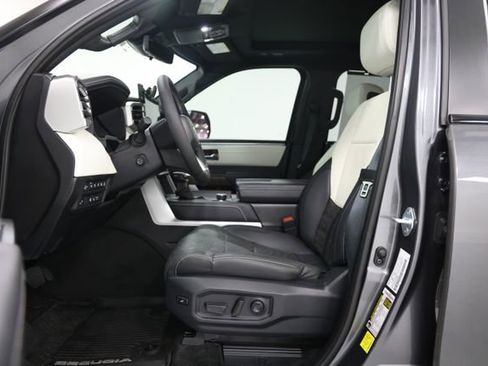 Used 2025 Toyota Sequoia Capstone AWD/4WD image 22