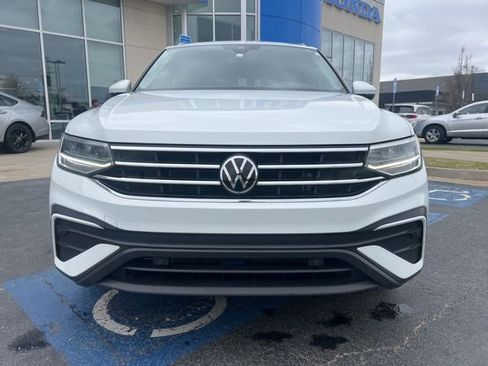 Used 2022 Volkswagen Tiguan SE image 3